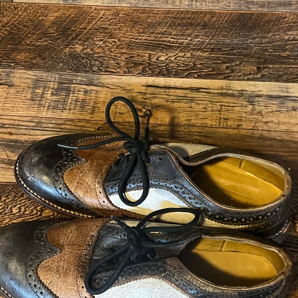 Womens Classic Leather Brogues - Picture 2 of 4